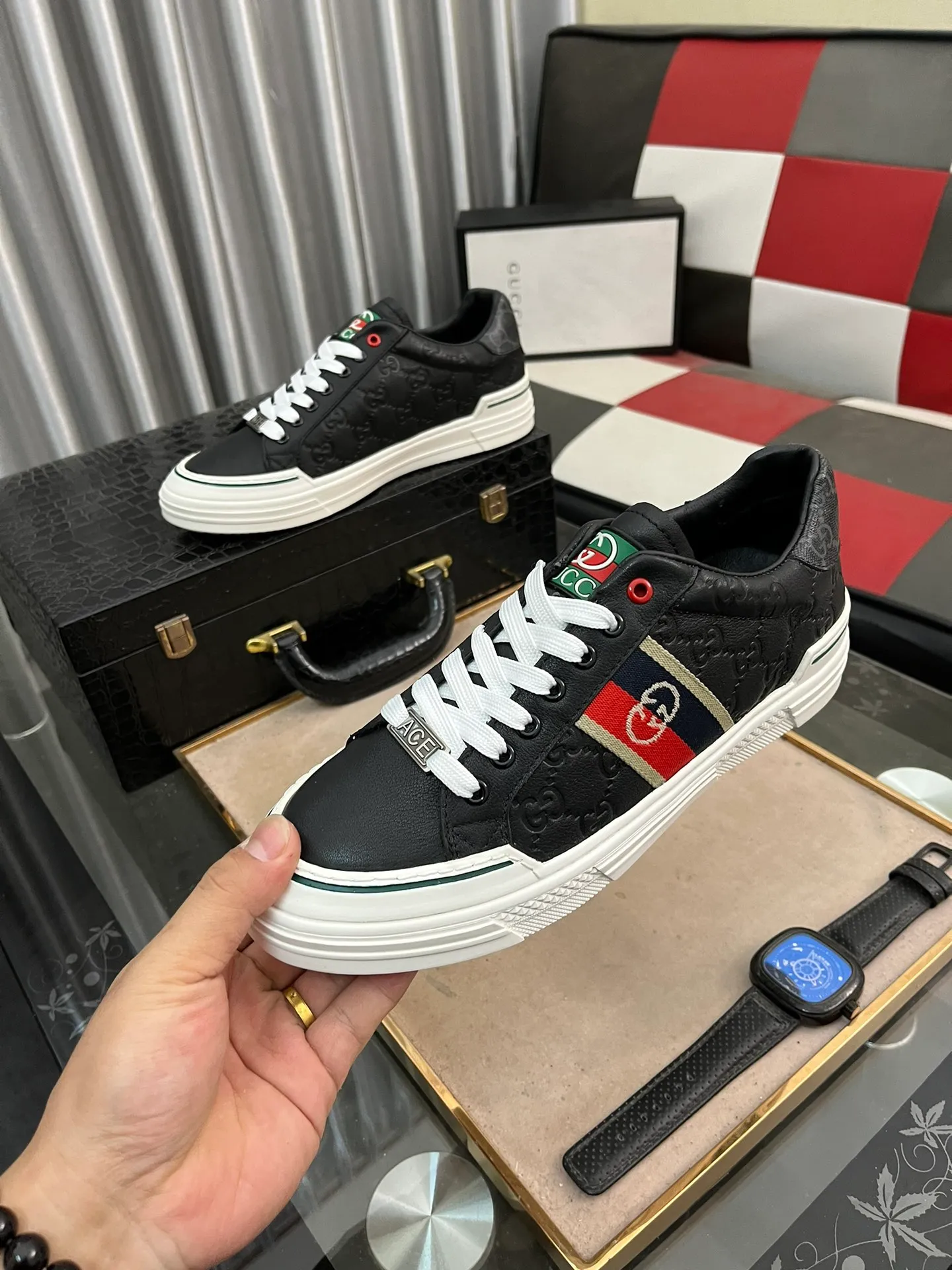 Men's shoes💰400⌚️⌚️[GUCCI] Gucci men's casual shoes are absolutely popular🔥The ultimate matching item for trendy men! The charm of super texture is irresistible, the main recommendation, the flower leather color is bright! The upper is made of high-quality cowhide + brand printed fabric, sheepskin feet, wear-resistant rubber sole, noble and elegant! Extremely comfortable🎁🎁You can be as handsome as you want💪 38-442⃣️colors available